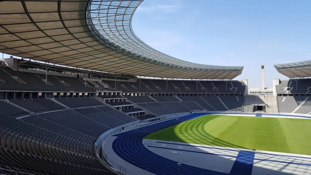 découvrez l'exploration des stades : vivez l'ambiance unique, explorez l'architecture impressionnante et plongez au cœur des événements sportifs emblématiques.