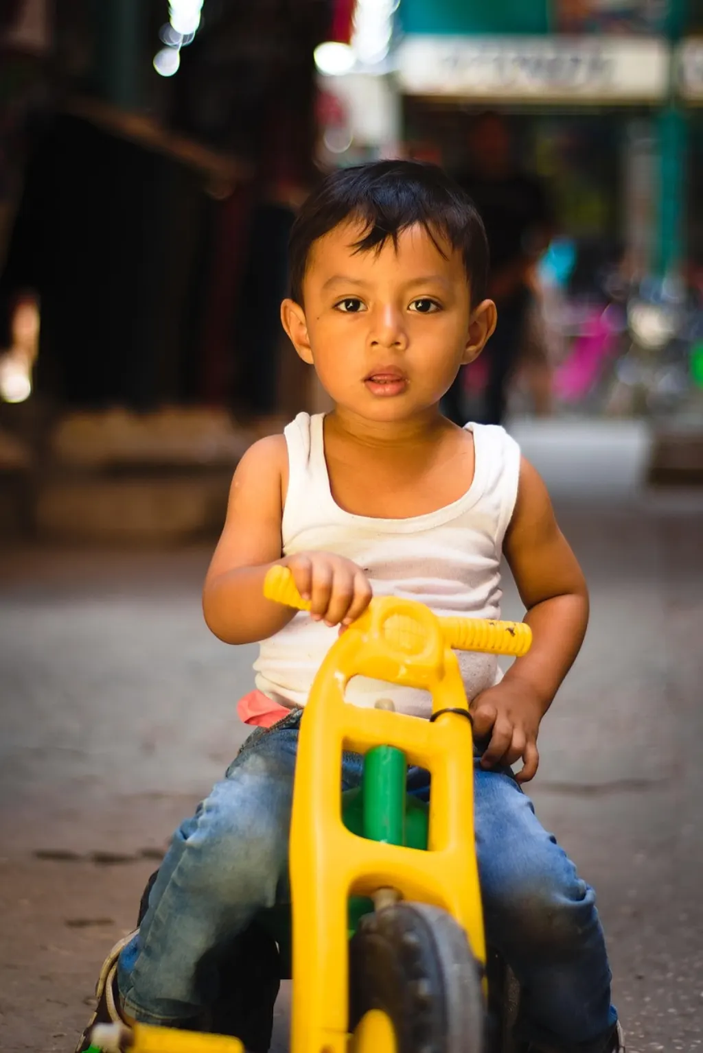 découvrez notre sélection de tricycles adaptés à tous les âges, alliant sécurité, confort et plaisir pour vos déplacements et sorties en famille.