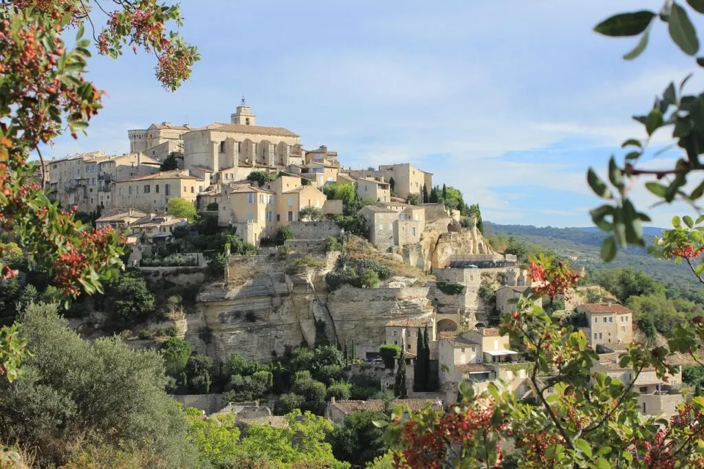 découvrez notre sélection des plus beaux villages français, des trésors authentiques pleins de charme et d'histoire à explorer lors de votre prochain voyage en france.