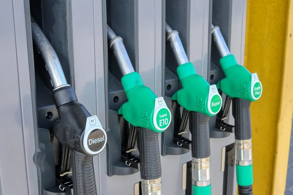 découvrez les dernières informations et tendances sur les prix du carburant, avec des analyses à jour pour vous aider à mieux gérer votre budget.