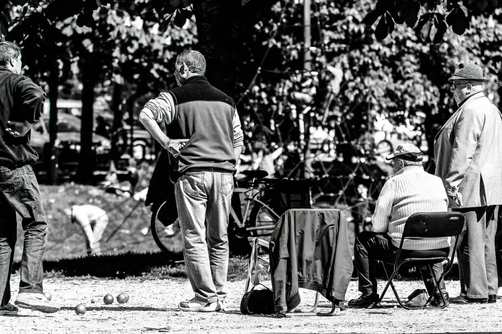 découvrez tout sur la pétanque : règles, astuces, compétitions et matériel pour profiter pleinement de ce jeu traditionnel français.