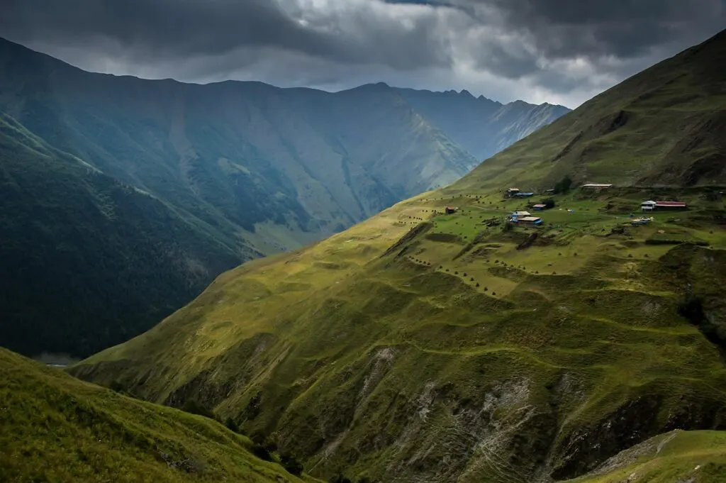 découvrez les géoparcs mondiaux de l'unesco, des sites naturels exceptionnels promouvant la géodiversité, la culture et le développement durable à travers le monde.