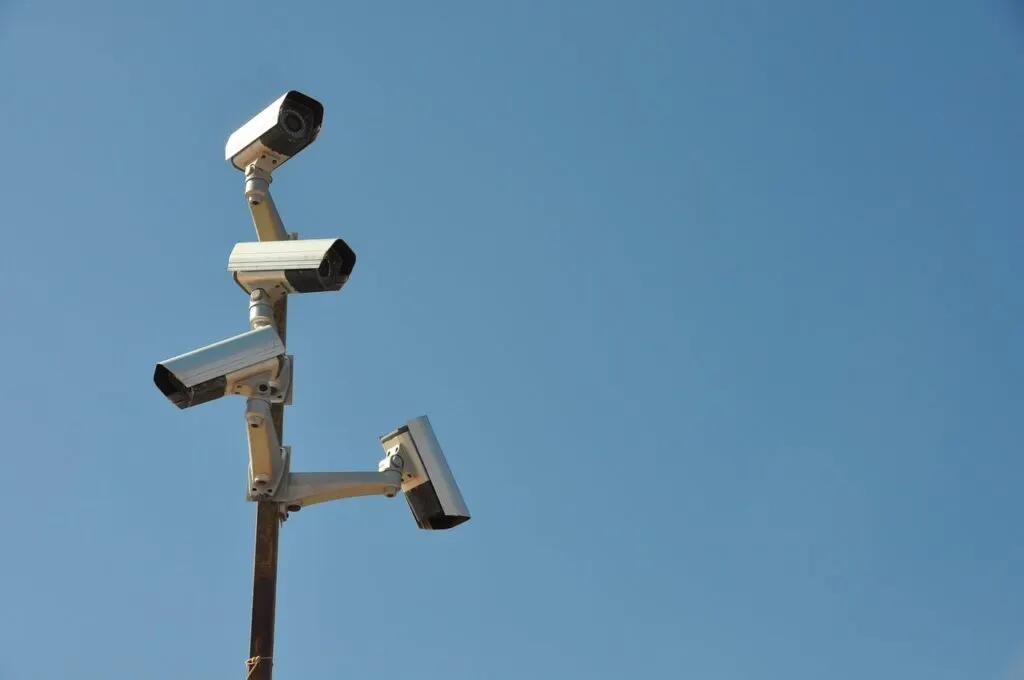 surveillance de plage améliorée : technologies avancées pour garantir la sécurité, la prévention des incidents et une meilleure gestion des zones balnéaires.