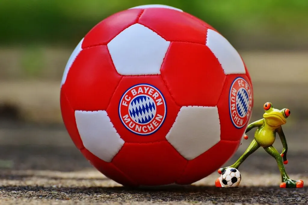 découvrez toute l'actualité, les matchs, les analyses et les résultats du football, le sport le plus passionnant et suivi dans le monde entier.