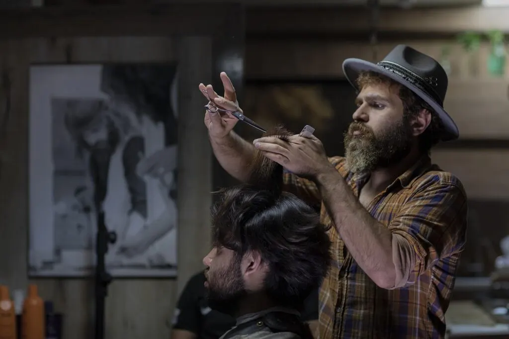 découvrez notre salon de coiffure mobile : des professionnels coiffent à domicile pour votre confort et votre style, où que vous soyez.