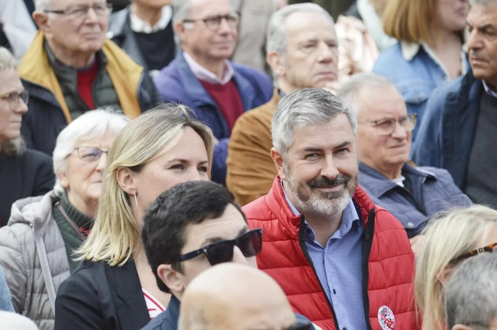 découvrez tout ce qu'il faut savoir sur le rôle et les responsabilités d'un sénateur, un acteur clé du pouvoir législatif en france.
