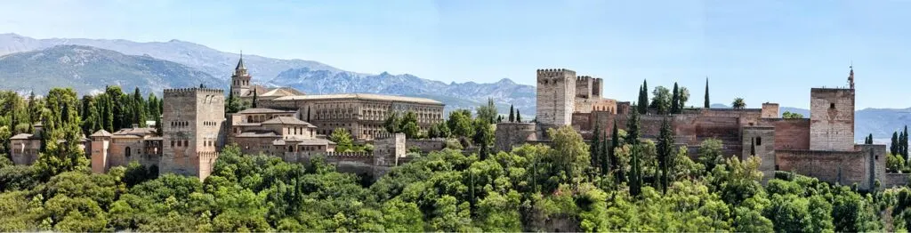 découvrez l'andalousie, une région riche en histoire, culture, paysages magnifiques et traditions vibrantes au cœur de l'espagne.