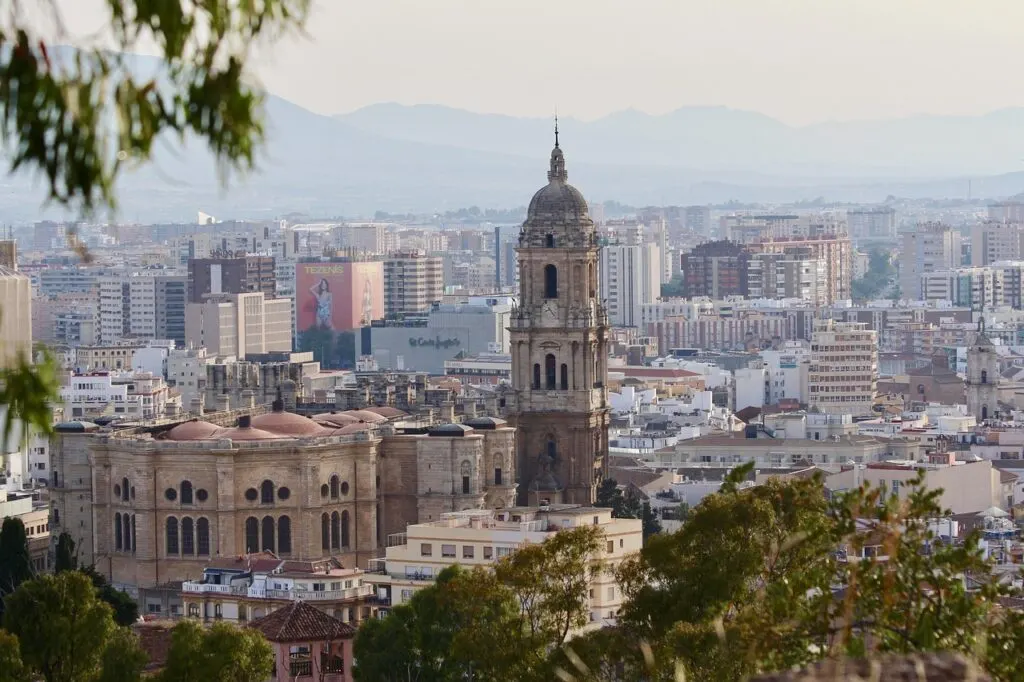 découvrez andalusia, une région riche en culture, histoire et paysages magnifiques, parfaite pour un voyage inoubliable en espagne.