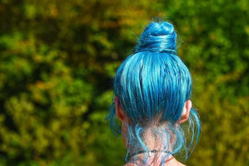 découvrez nos idées de couleurs de cheveux d'été pour illuminer votre look avec des teintes chaudes et vibrantes, parfaites pour la saison estivale.