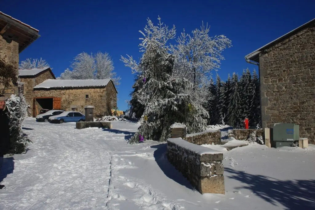 découvrez le village français préféré de 2026, un lieu pittoresque alliant charme authentique, culture riche et paysages magnifiques pour une expérience inoubliable.
