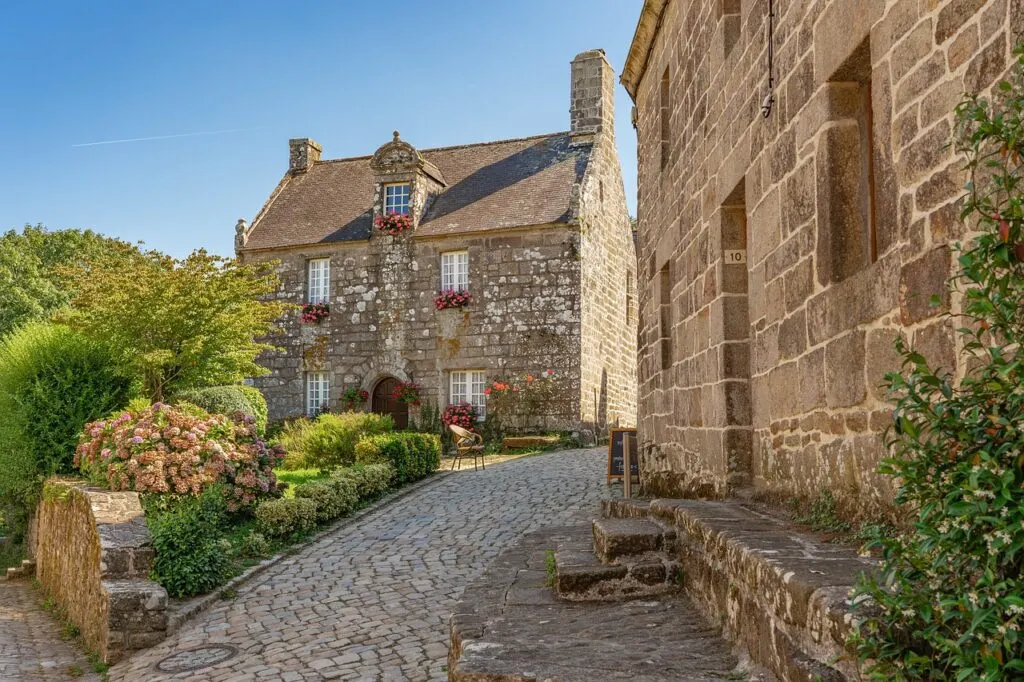 découvrez le village français préféré de 2026 : charme authentique, paysages pittoresques et richesses culturelles vous attendent pour une expérience inoubliable.