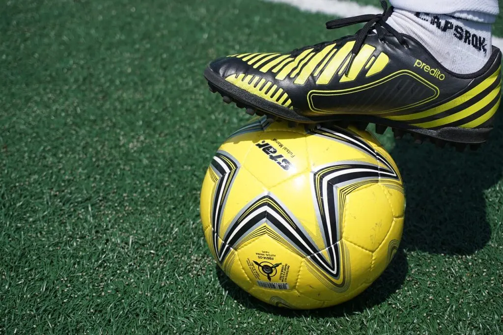 découvrez tout sur le futsal : règles, techniques, équipements et conseils pour pratiquer ce sport de football en salle passionnant et dynamique.