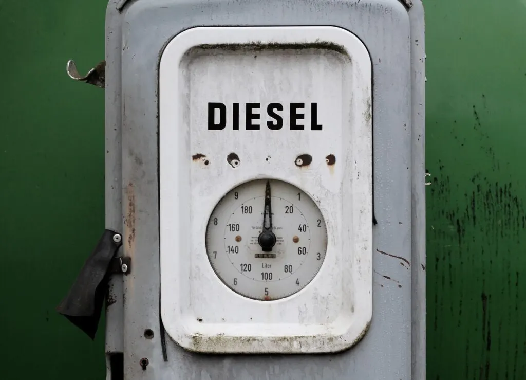 comparez les prix du carburant diesel en temps réel pour trouver les offres les plus avantageuses près de chez vous.