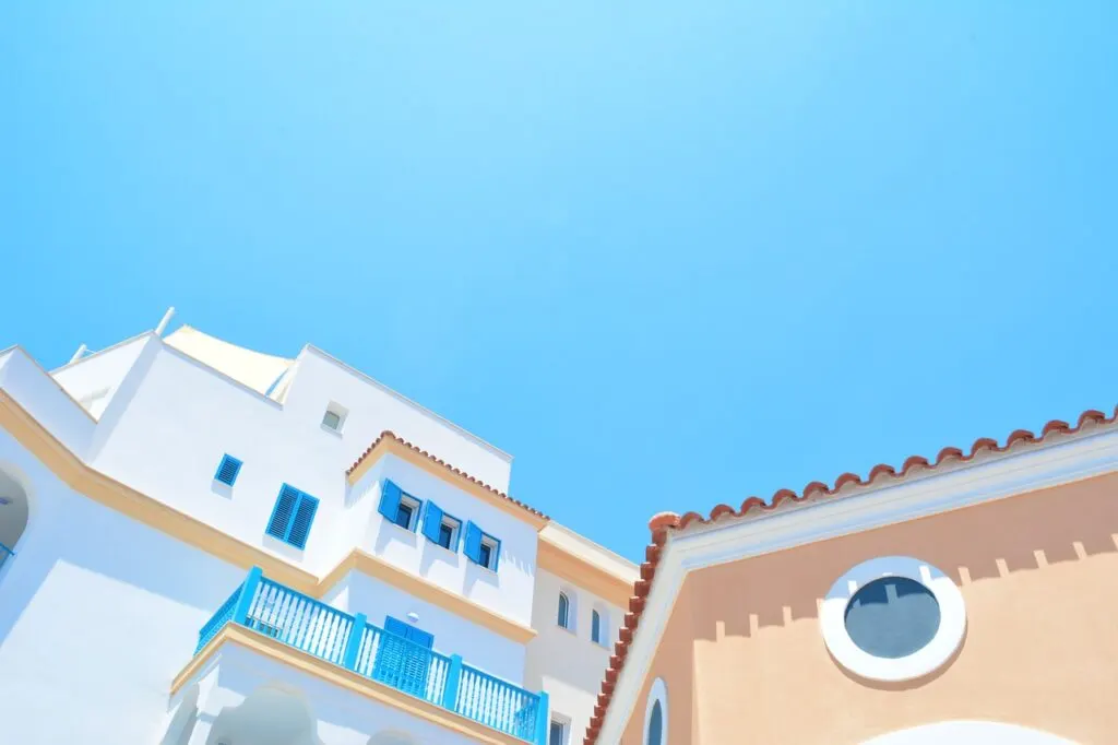 découvrez les tendances des prix de l'immobilier à clermont-l'hérault en août 2026. analyse des variations du marché pour mieux investir.