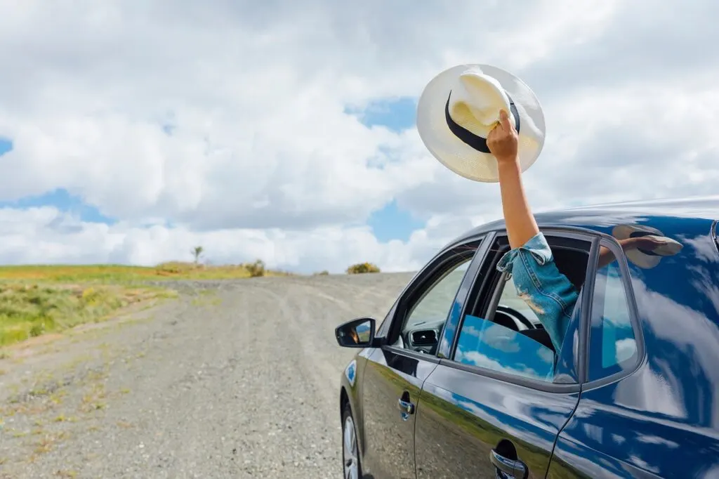 découvrez votre compagnon idéal pour les road trips de vacances : conseils, itinéraires et astuces pour un voyage inoubliable en voiture.