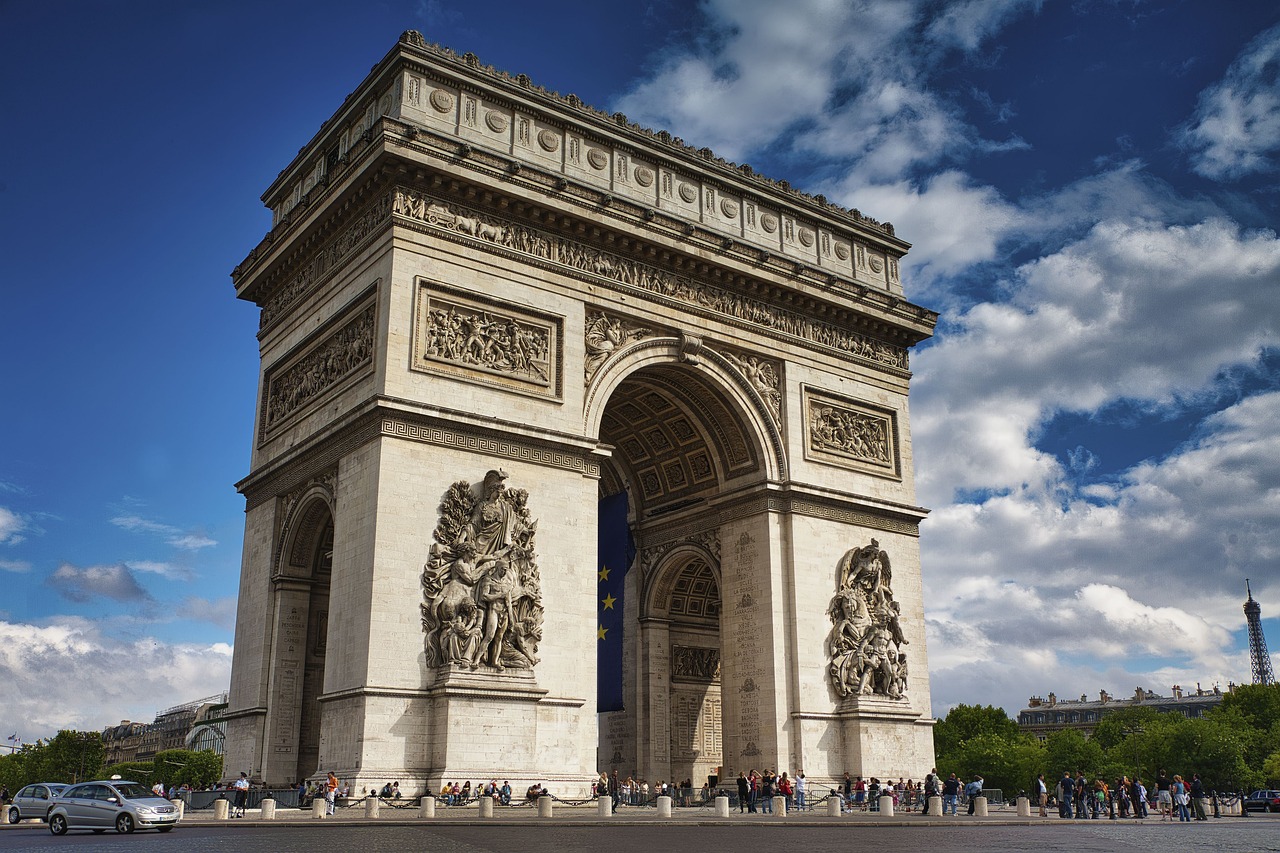 découvrez l'histoire et les paysages uniques du tour de france, la plus grande course cycliste au monde, à travers cet événement emblématique de la culture française.