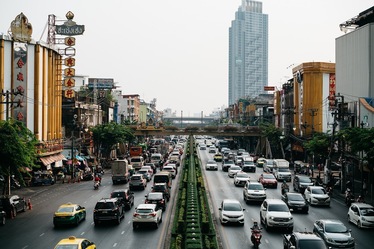 découvrez les enjeux et défis de l'urbanisation moderne, son impact sur l'environnement, l'économie et les sociétés, ainsi que les solutions pour un développement urbain durable.