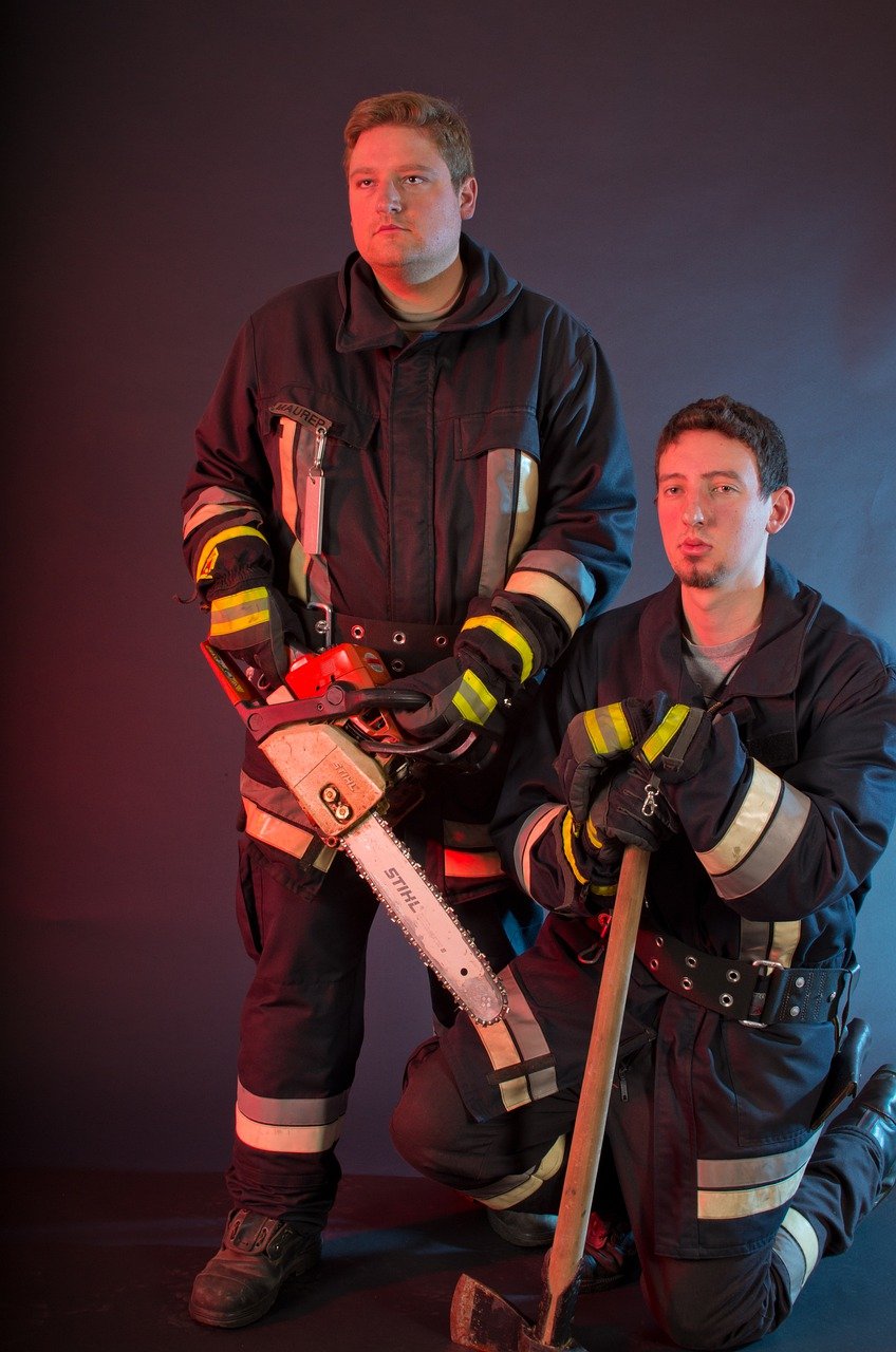 découvrez notre centre de formation pour pompiers, où des professionnels expérimentés vous préparent aux défis du métier. rejoignez nos programmes adaptés pour acquérir les compétences essentielles en sécurité, intervention et sauvetage.