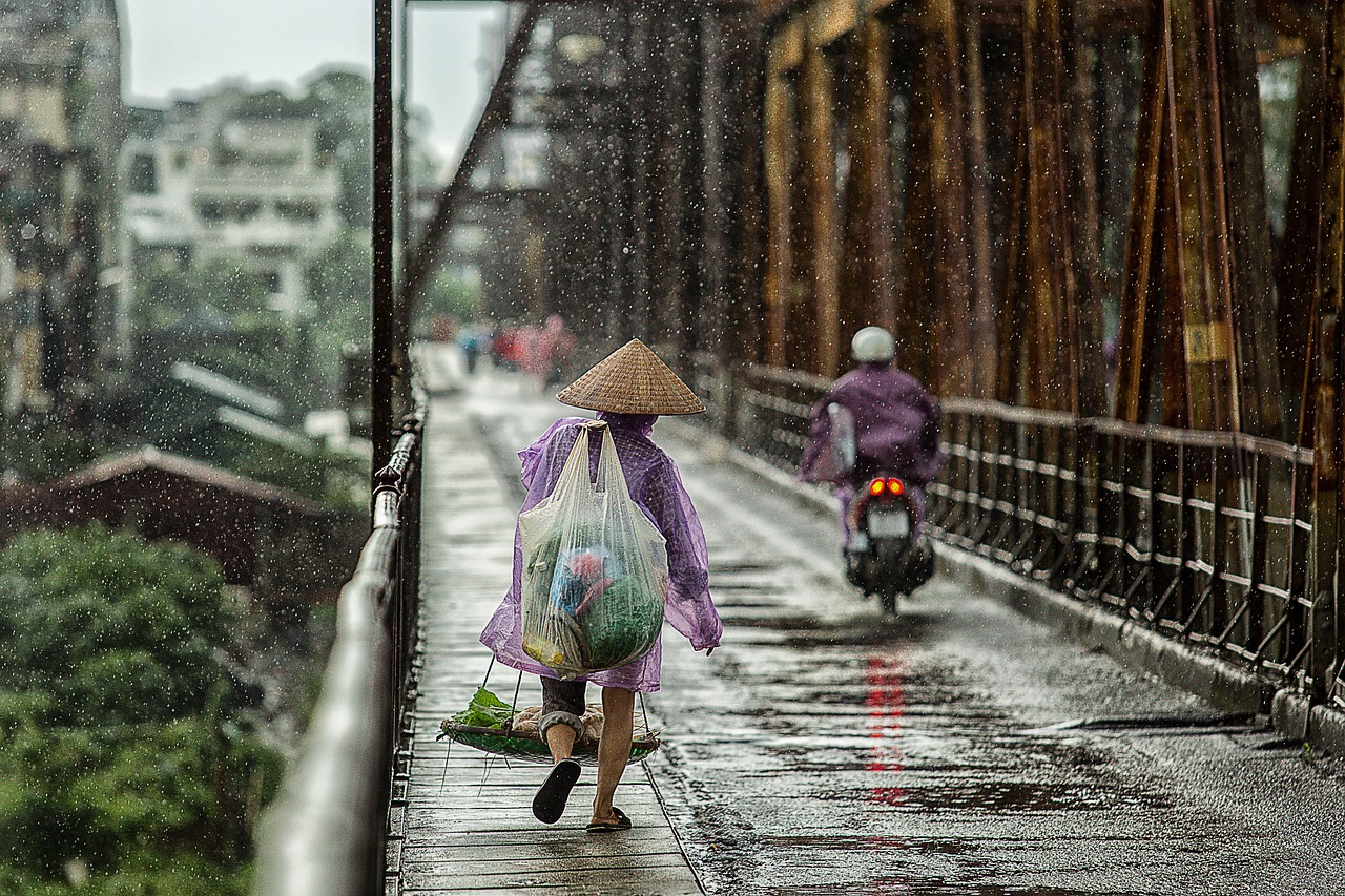 restez informé des alertes météorologiques en temps réel. recevez des notifications sur les conditions climatiques extrêmes, les tempêtes et autres événements météorologiques pour assurer votre sécurité et celle de vos proches.