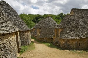 L’Hérault face à la montée de la cabanisation et des habitats illégaux pour les populations défavorisées