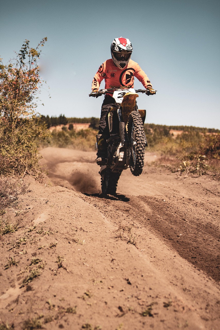 découvrez l'univers palpitant des motocyclistes, une communauté passionnée par la liberté sur deux roues. explorez les conseils, les astuces de sécurité, les modèles de motos tendance et les plus belles destinations pour les amateurs de sensations fortes.