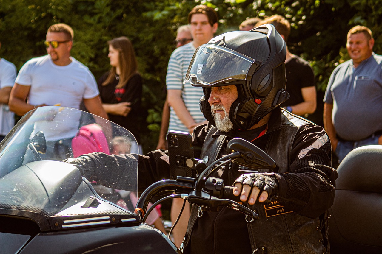 découvrez le monde fascinant des motards avec notre guide complet sur la culture, les équipements, et les destinations incontournables. que vous soyez novice ou passionné, plongez dans l'univers des motards et vivez des aventures inoubliables sur deux roues.