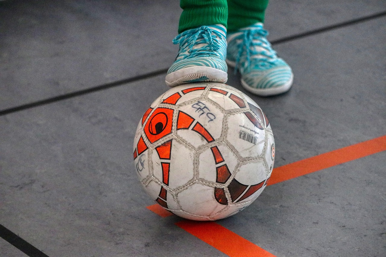 découvrez le monde du football jeunesse : compétition, développement des compétences et passion pour le sport. rejoignez-nous pour encourager les jeunes talents et promouvoir des valeurs comme le fair-play et l'esprit d'équipe.