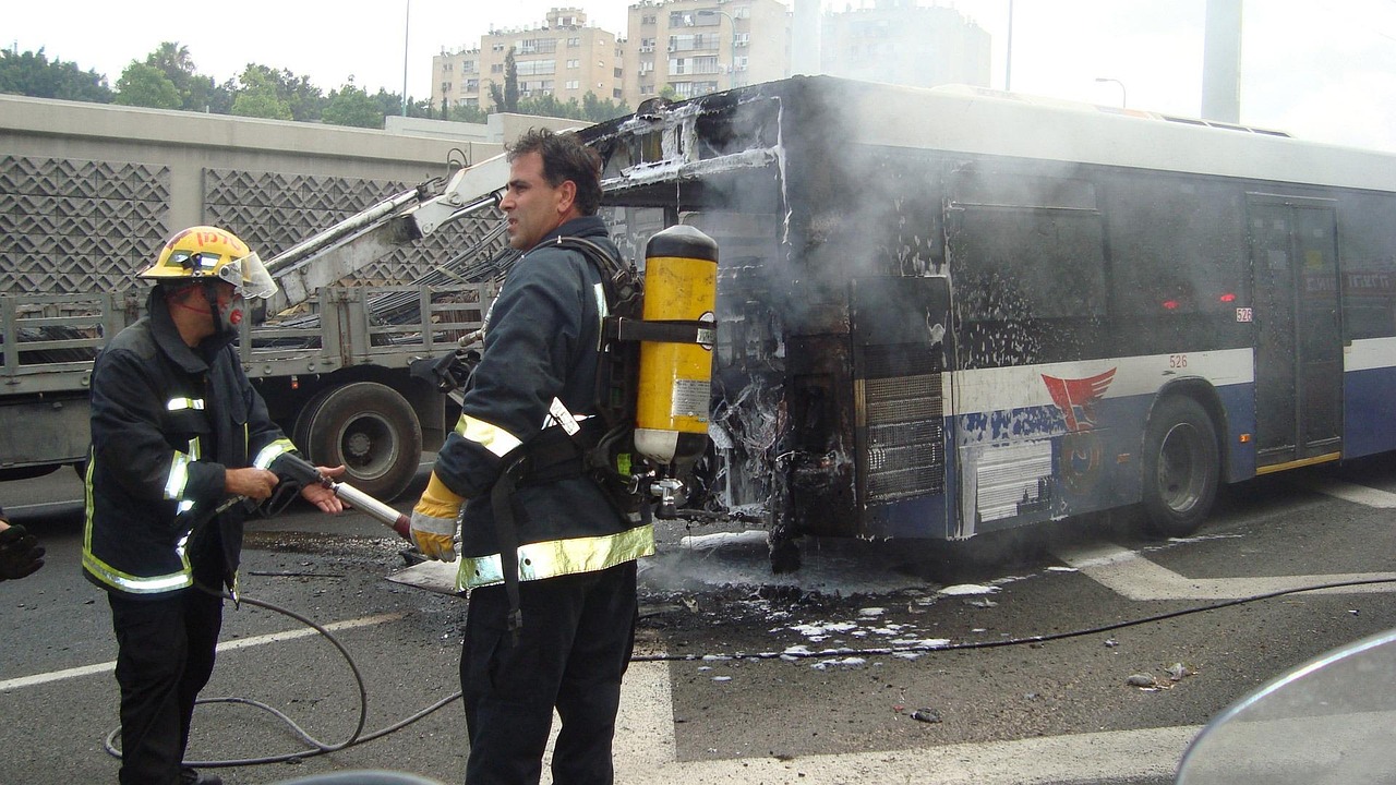 découvrez les détails et les conséquences des accidents de bus, des témoignages de survivants aux mesures de sécurité mises en place pour prévenir ces tragédies. restez informé sur les actualités et les enjeux liés aux transports en commun.