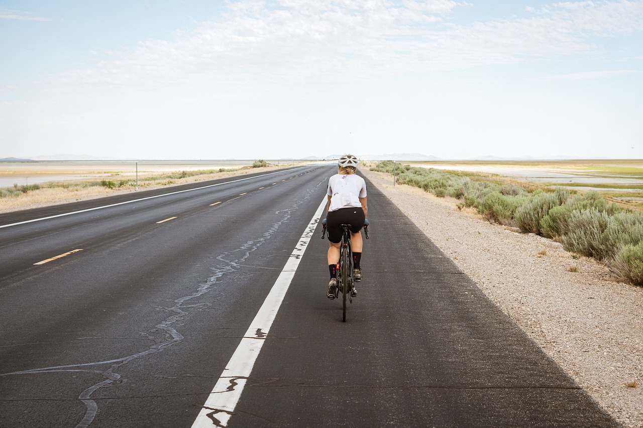 découvrez l'univers du cyclisme : conseils, techniques, équipements et astuces pour les passionnés de vélo, que vous soyez débutant ou cycliste aguerri. rejoignez notre communauté et pédalez vers de nouvelles aventures !