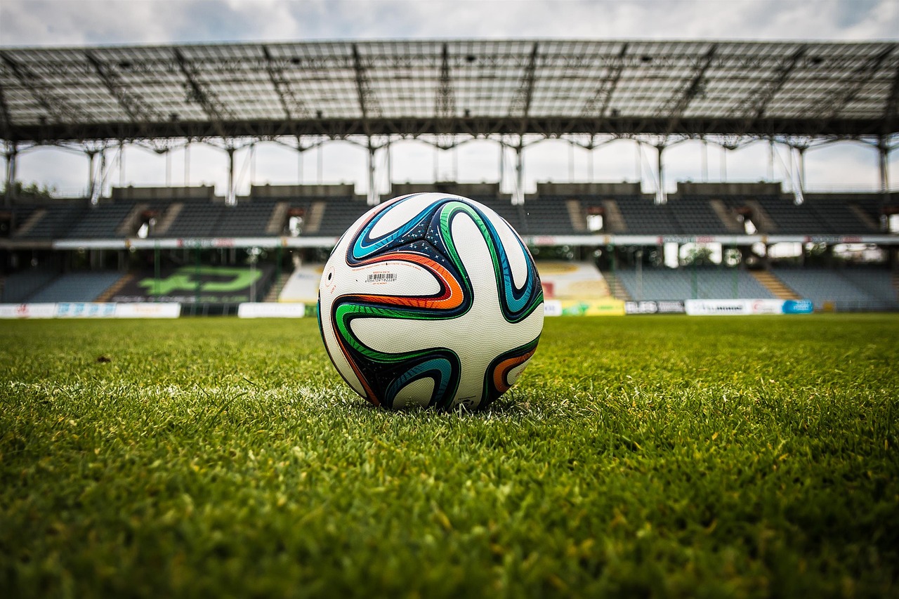 découvrez l'univers passionnant du football, sport collectif préféré des français. suivez les compétitions, les joueurs, les clubs et les moments marquants de ce jeu captivant qui rassemble des millions de fans à travers le monde.