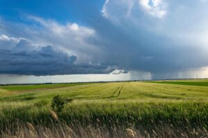 Des orages d’une intensité record frappent l’Hérault : des pluies torrentielles et des éclairs dévastateurs
