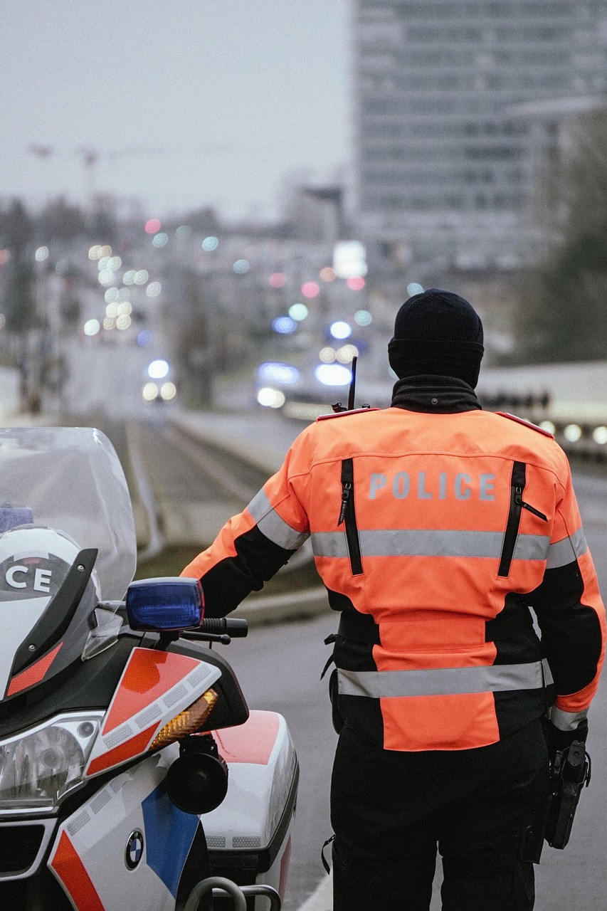 découvrez tout ce qu'il faut savoir sur la police : missions, organisation, recrutements et conseils pour mieux comprendre son rôle dans la société française.