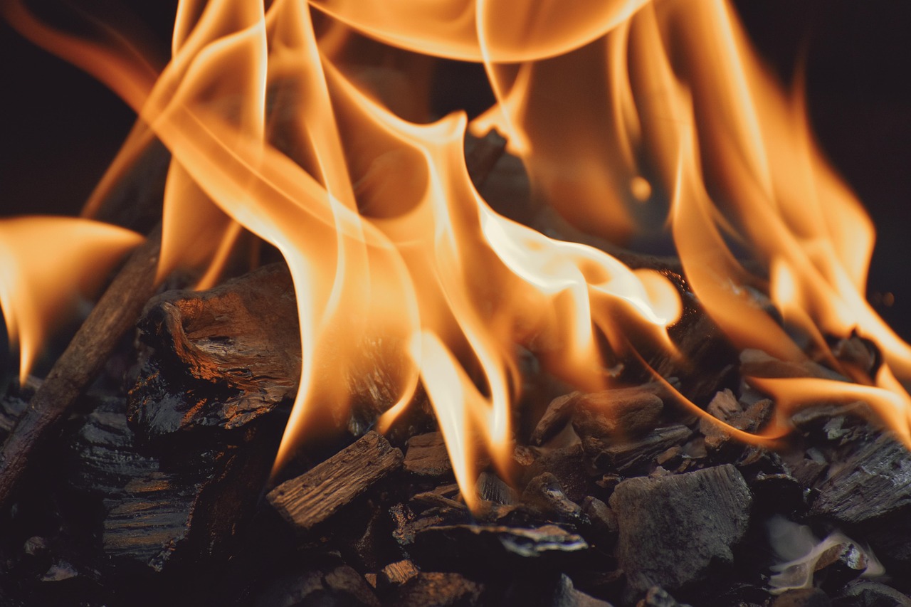 découvrez tout ce qu'il faut savoir sur le feu : ses caractéristiques, ses usages, sa prévention et ses dangers. informez-vous pour mieux comprendre et maîtriser cet élément puissant.
