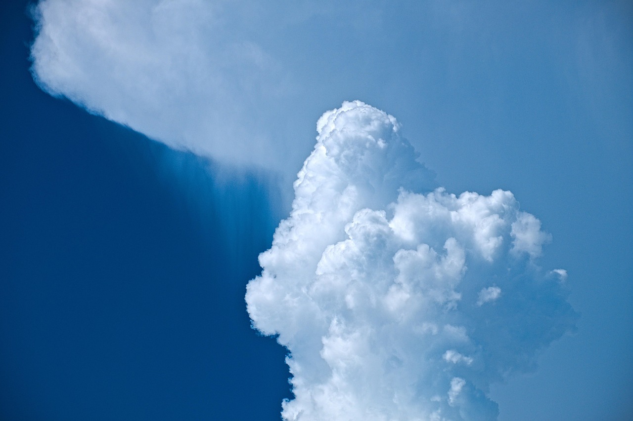 découvrez tout sur les tempêtes : formation, types, dangers et conseils pour se protéger lors des phénomènes météorologiques extrêmes.