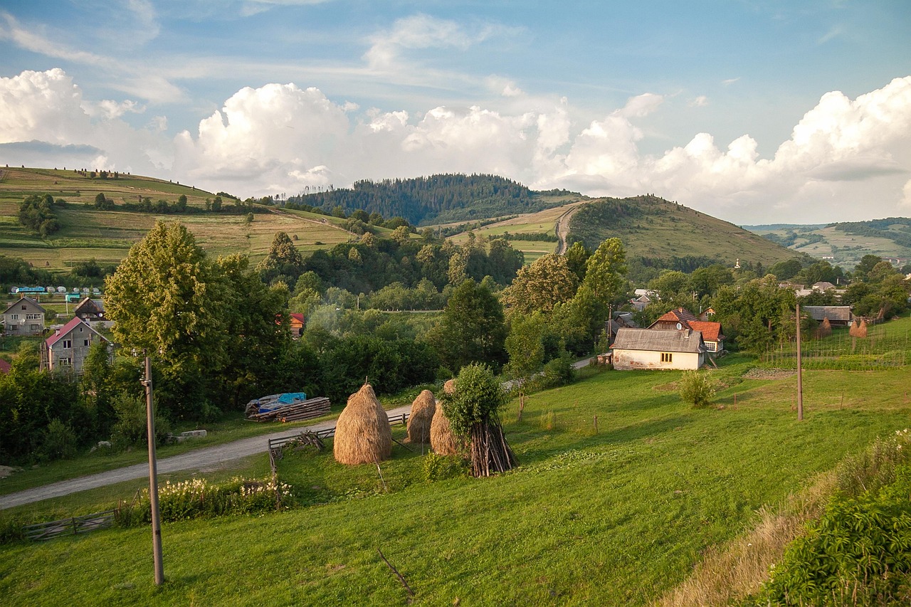 découvrez nos villages pittoresques, pleine de charme et d'authenticité, où tradition et nature se rencontrent pour un séjour inoubliable.