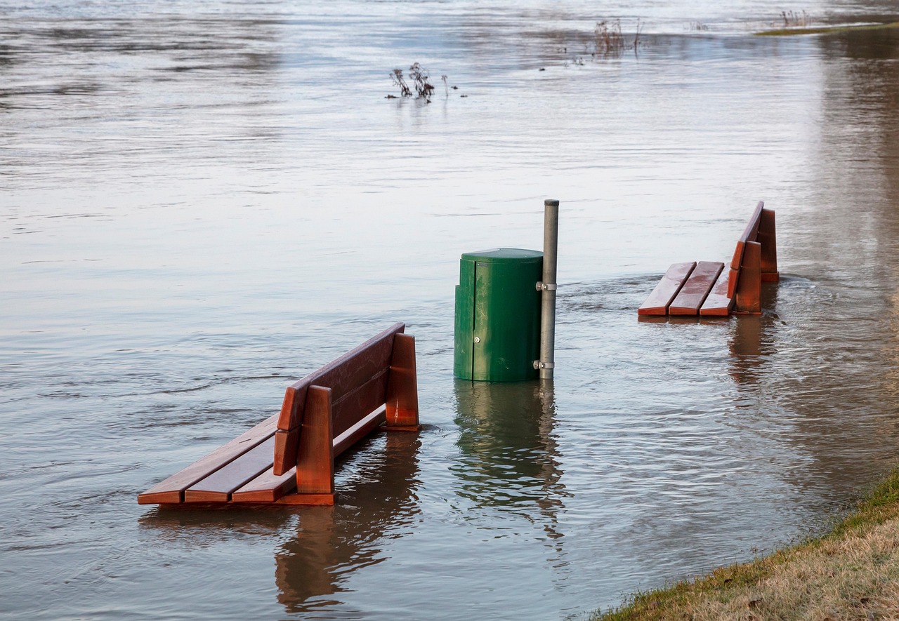découvrez des informations essentielles sur les inondations, leurs causes, leurs impacts et les mesures de prévention pour protéger vos biens et votre sécurité.