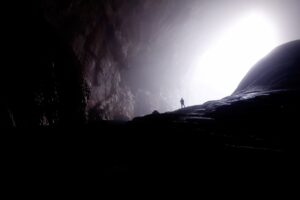 Tragédie dans l’Hérault : un spéléologue de 39 ans succombe à une chute vertigineuse de 60 mètres