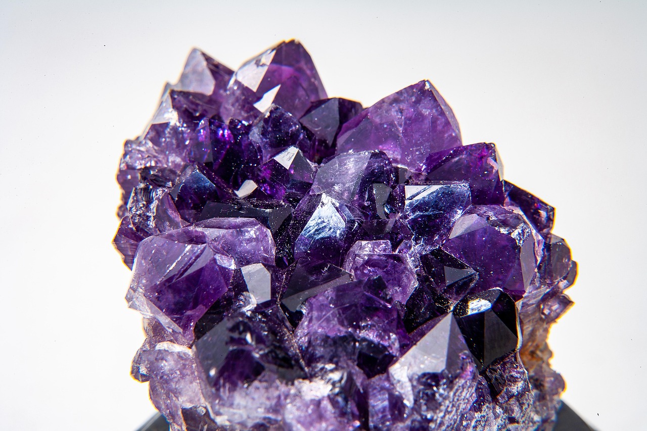 découvrez les gemmes naturelles authentiques, véritables trésors de la nature, parfaites pour sublimer vos bijoux avec élégance et raffinement.