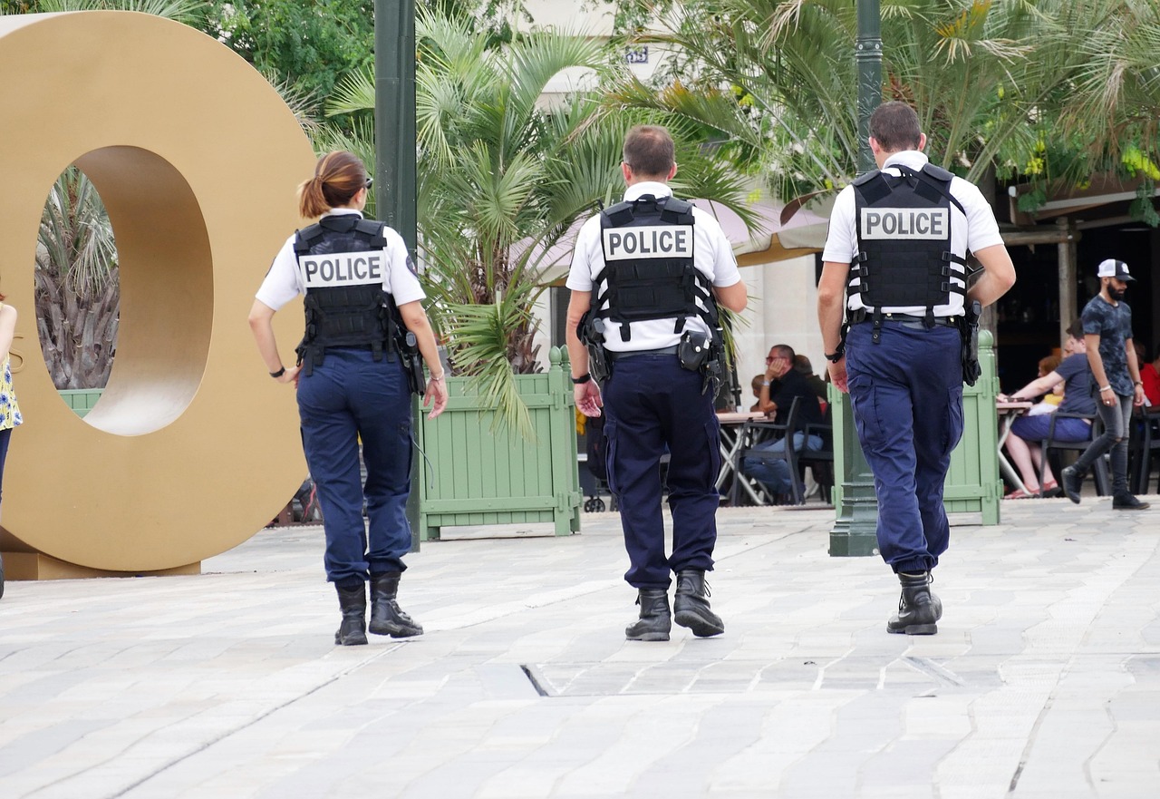 découvrez les impacts et les mesures de prévention concernant le suicide au sein des forces de police. un regard sur la réalité et les solutions pour soutenir les agents.