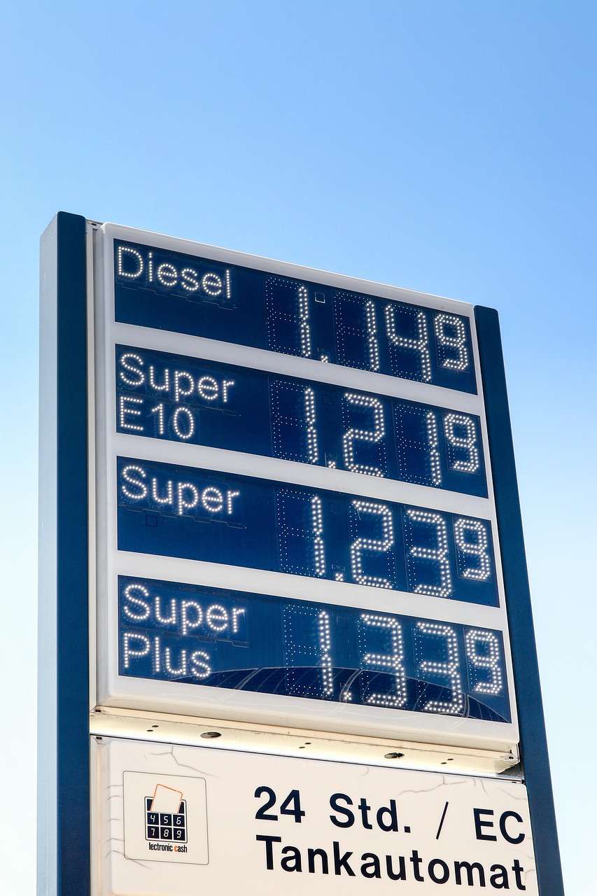 découvrez les dernières informations et mises à jour sur les prix du carburant, ainsi que des conseils pour économiser sur vos dépenses en essence et diesel.
