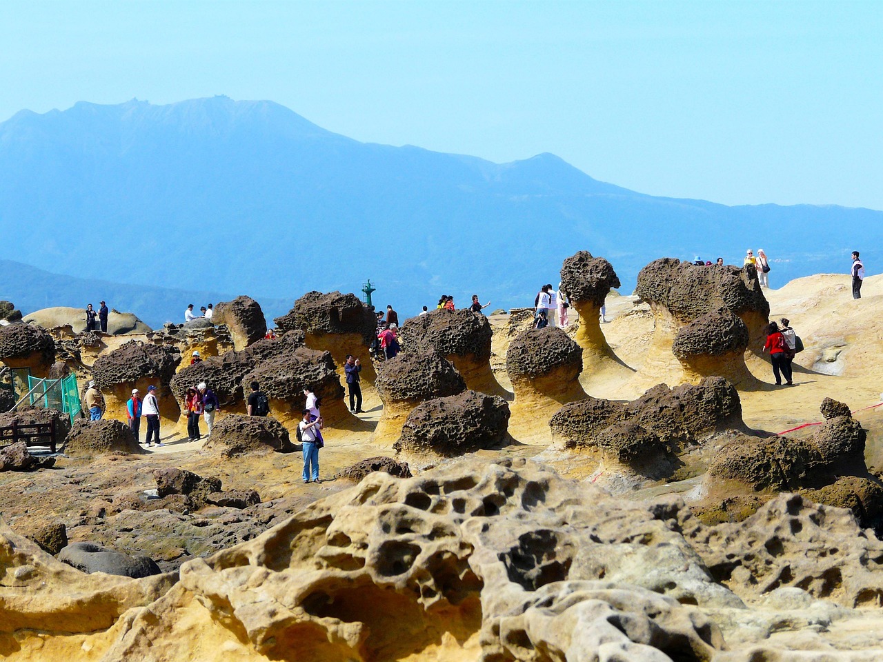 découvrez le geopark, un site naturel exceptionnel où géologie, nature et culture se rencontrent pour offrir des paysages époustouflants et des expériences uniques.