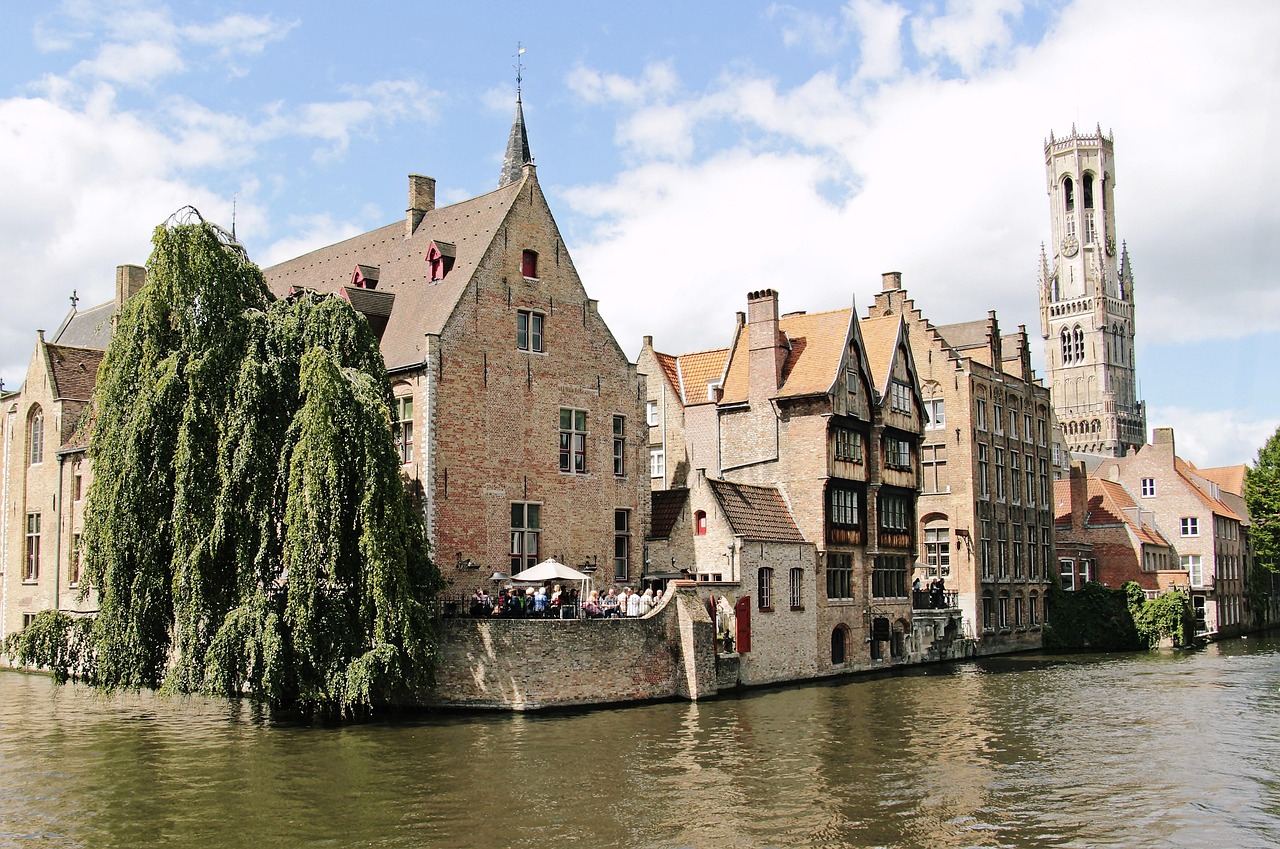 découvrez les géoparcs unesco, des territoires remarquables riches en patrimoine géologique, culturel et naturel, offrant des expériences uniques de tourisme durable et d'éducation environnementale.