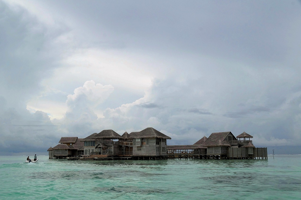 découvrez notre beach resort de rêve, où sable fin et eau turquoise vous attendent pour des vacances inoubliables alliant détente et activités nautiques.