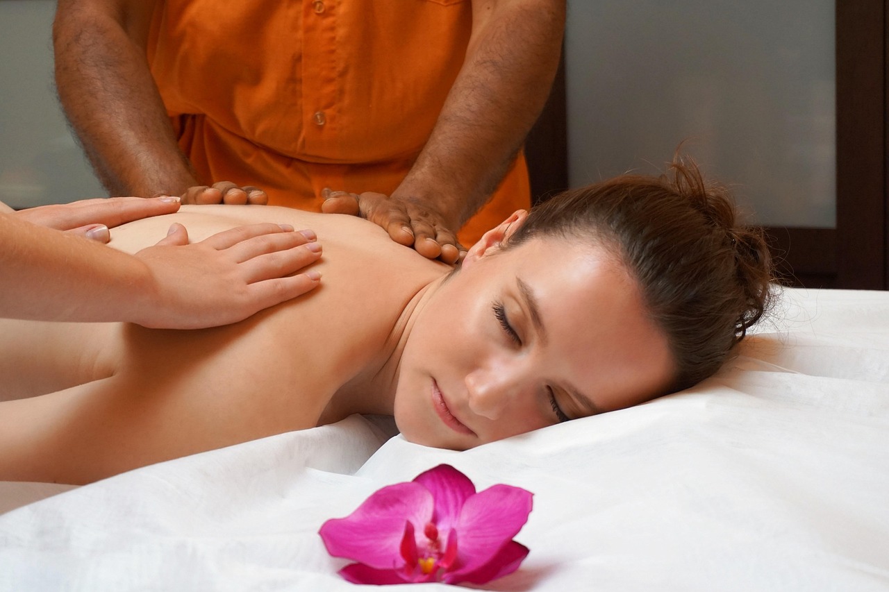 découvrez l'ayurveda, une médecine traditionnelle indienne qui harmonise le corps et l'esprit grâce à des techniques naturelles et personnalisées pour un bien-être optimal.