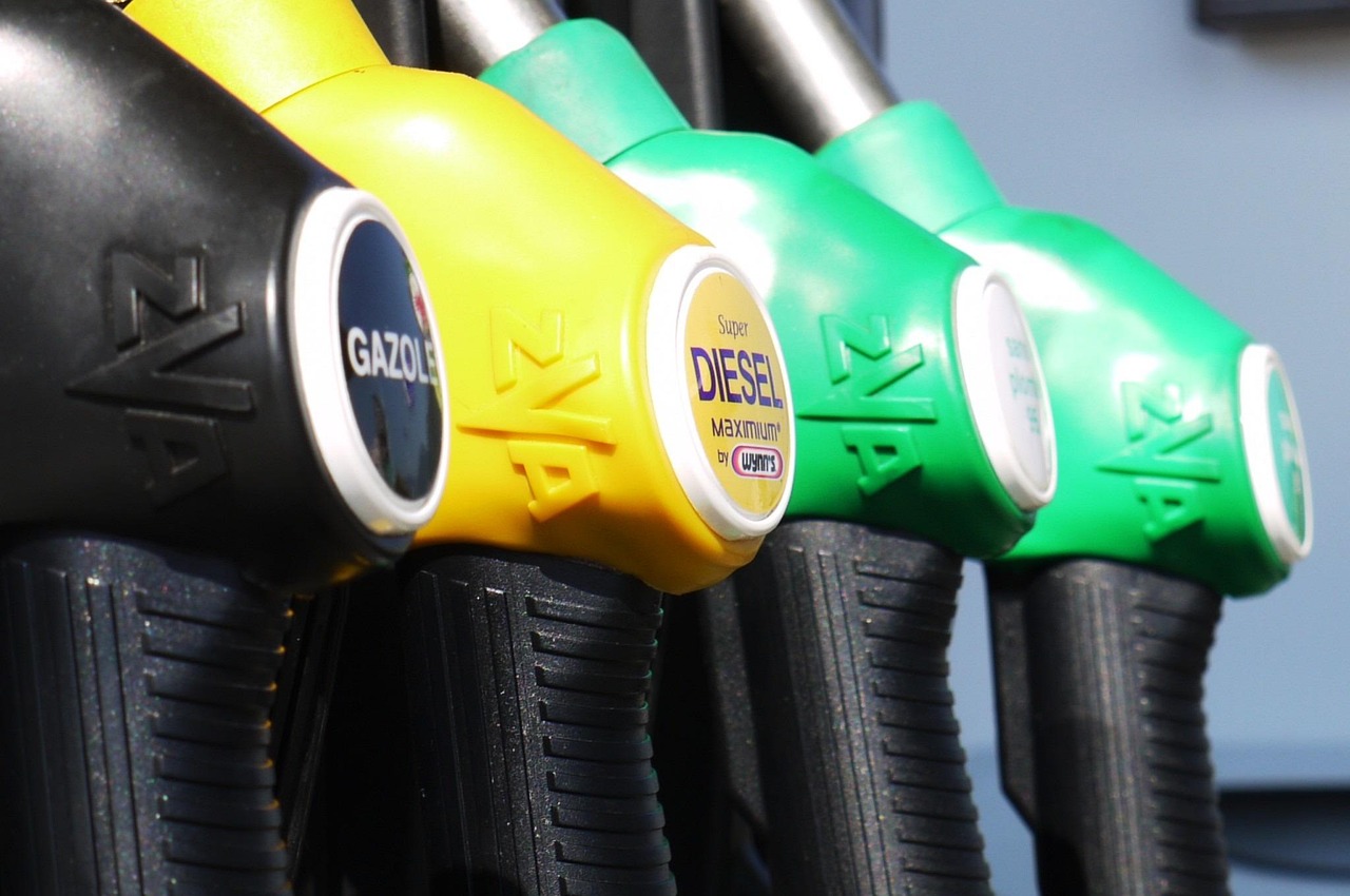 comparez les prix du diesel en temps réel pour trouver les offres les plus avantageuses près de chez vous et économisez sur votre carburant.