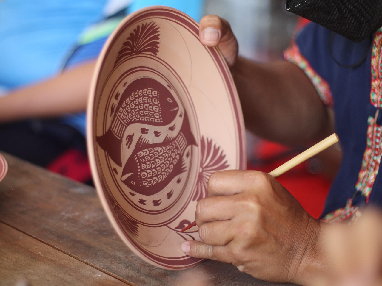 découvrez nos céramiques artisanales uniques, façonnées à la main avec passion pour apporter authenticité et élégance à votre intérieur.