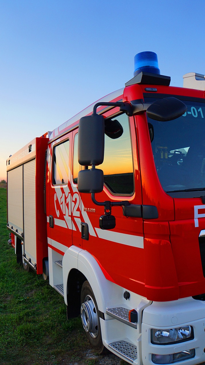 incendie de véhicule : causes, prévention et conseils pour réagir rapidement en cas d'urgence afin de garantir votre sécurité.